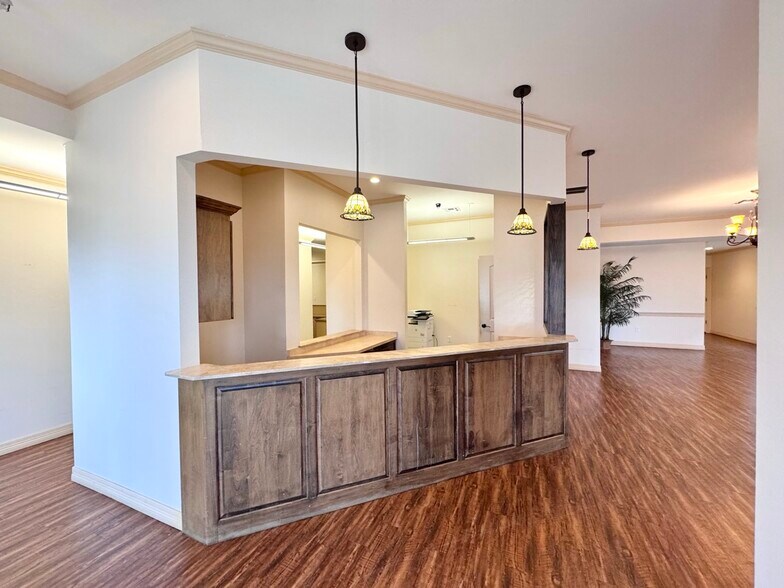 More Photos Of 101 S US Highway 75, Denison Medical For Lease