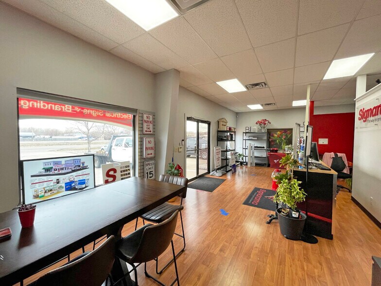 More Photos Of 1600 E Mulberry St, Fort Collins Showroom For Lease