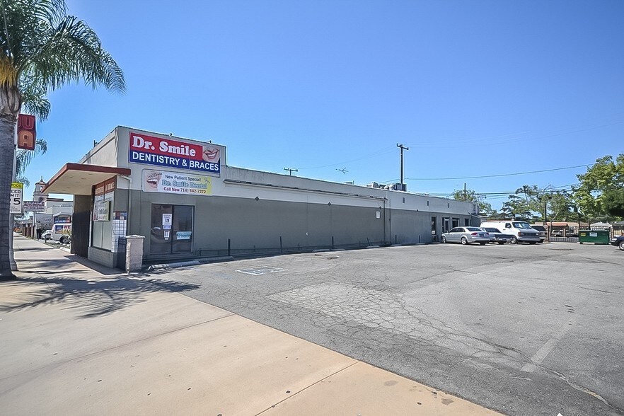 More Photos Of 1306 S Main St, Santa Ana Freestanding For Lease