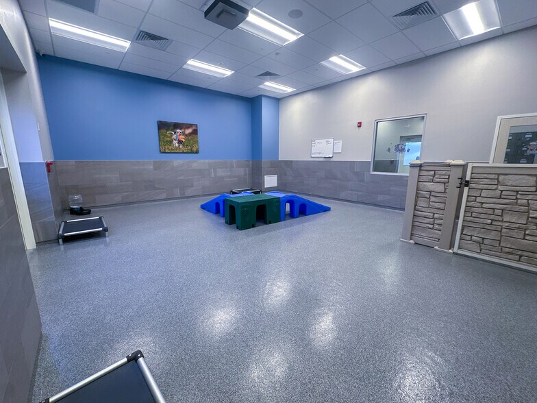 More Photos Of 2386 W State Road 426, Oviedo General Retail For Sale