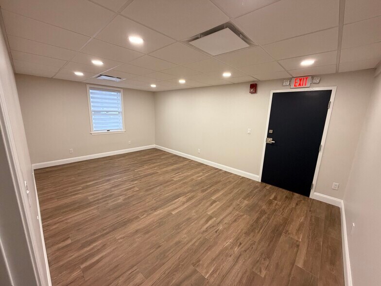 More Photos Of 24 Battle St, Somers Medical For Lease