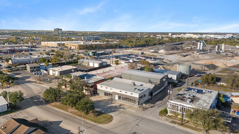 More Photos Of 5011 Navigation Blvd, Houston Warehouse For Lease