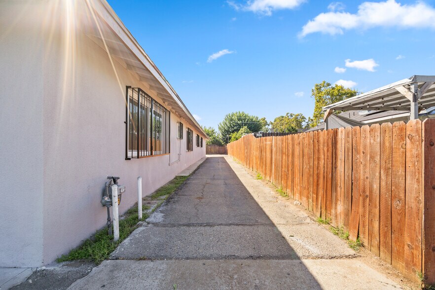 More Photos Of 4584 E Tulare Ave, Fresno Storefront Retail Residential For Sale