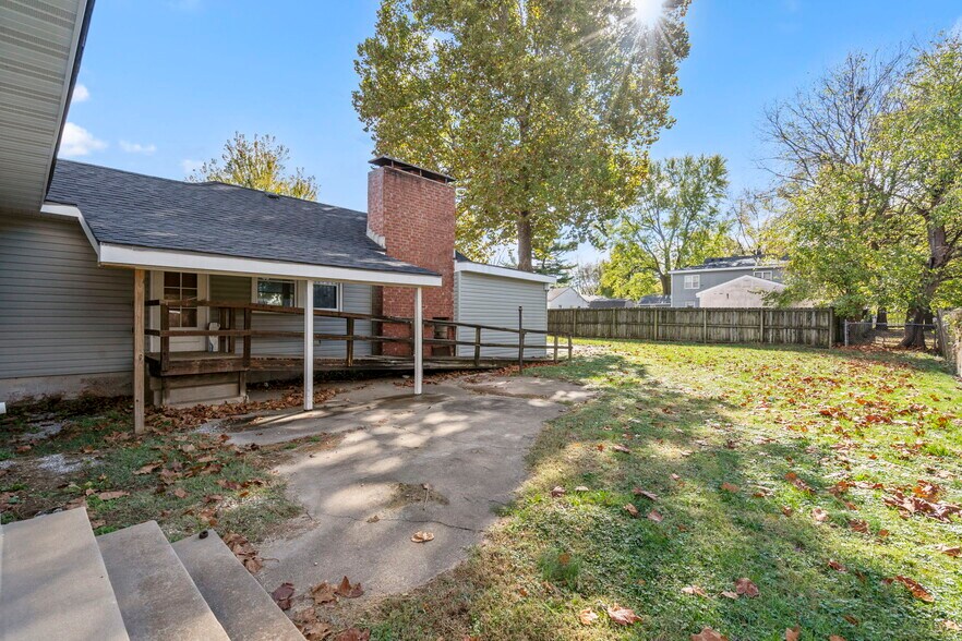 More Photos Of 1658 Saint Louis St, Springfield Office For Lease