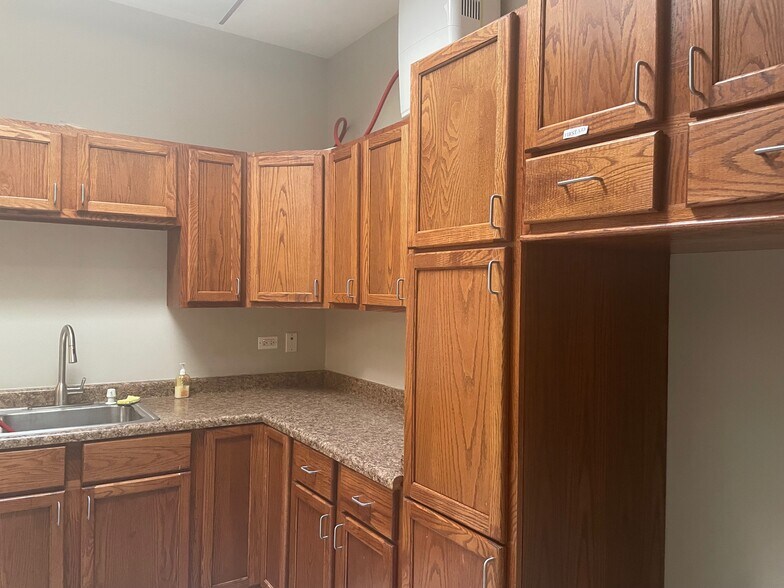 More Photos Of 7639 W 63rd St, Summit Office For Sale