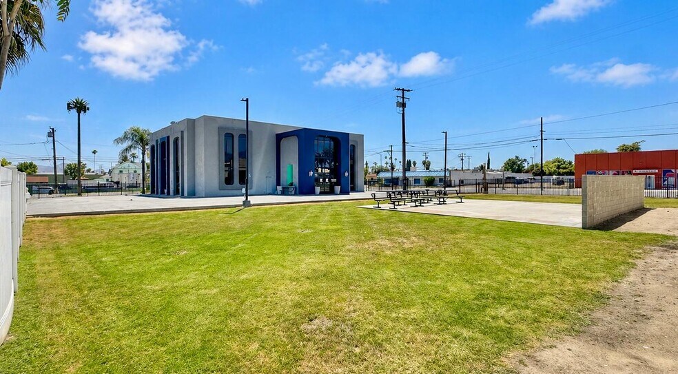 More Photos Of 909 N D St, San Bernardino Office For Sale