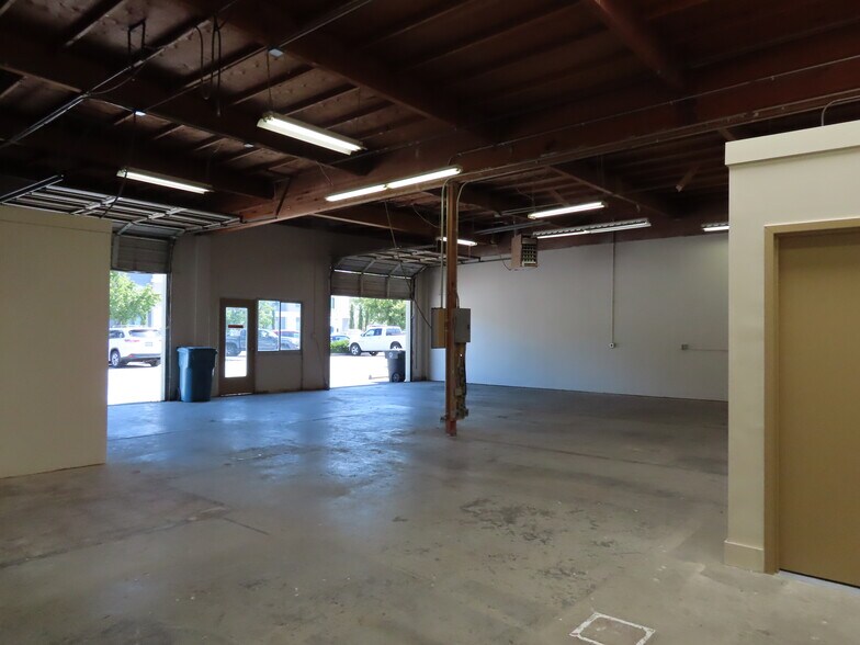 More Photos Of 716 San Antonio Rd, Palo Alto Manufacturing For Lease