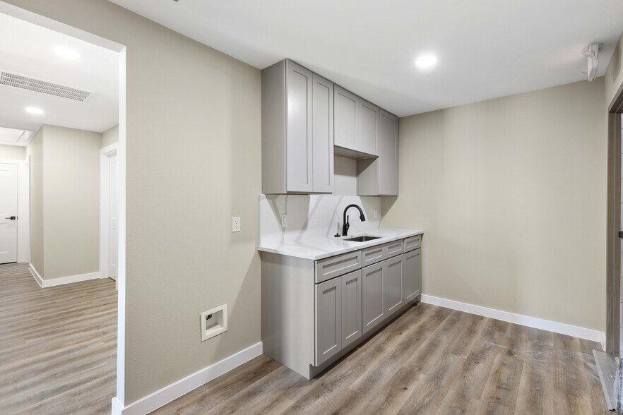 More Photos Of 4650 Center St, Deer Park Office For Lease