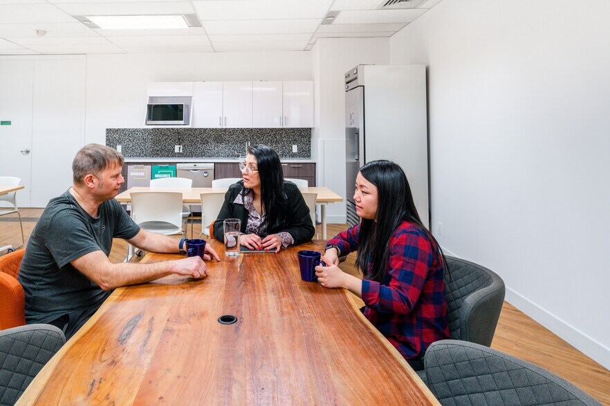 More Photos Of 325 Front St W, Toronto Coworking Space