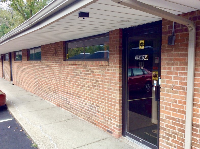 More Photos Of 25400-25430 Goddard Rd, Taylor Medical For Sale