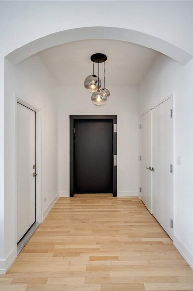 More Photos Of 1219 W Madison St, Chicago Storefront Retail Residential For Lease