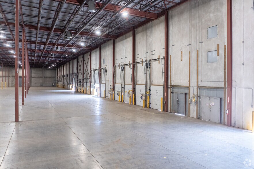 More Photos Of 88 Foster Cres, Mississauga Distribution For Lease