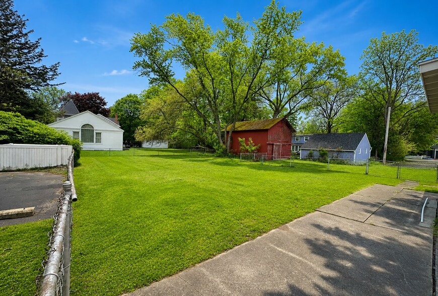 More Photos Of 32440 Franklin Rd, Franklin Office For Sale