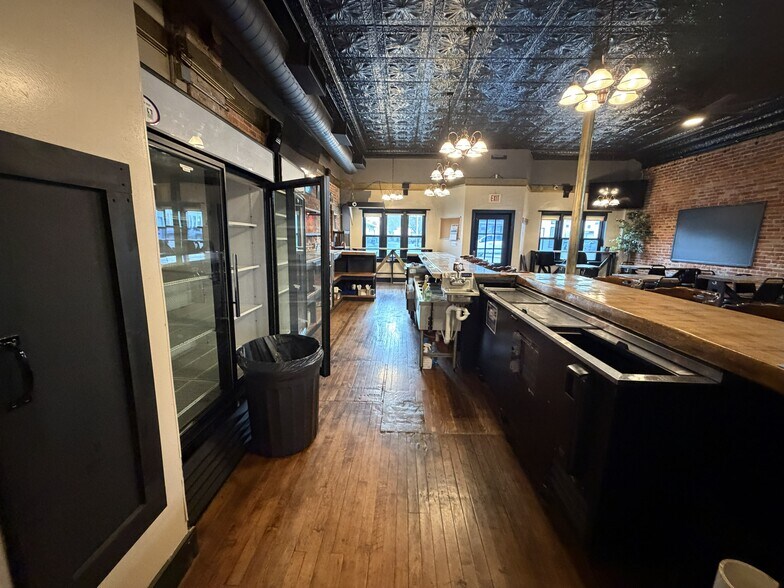 More Photos Of 244 N Main St, Monticello Flex For Sale