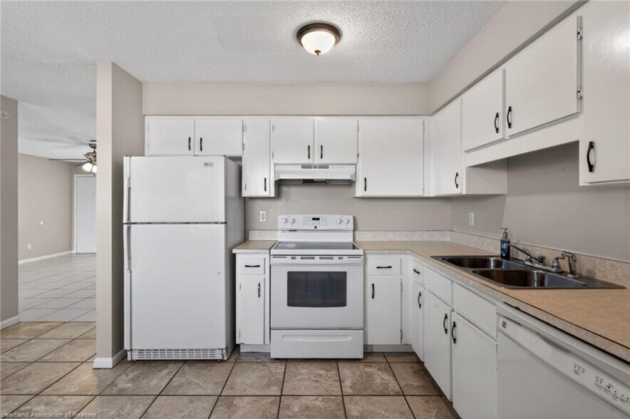 More Photos Of 6213 Candler Ter, Sebring Apartments For Sale