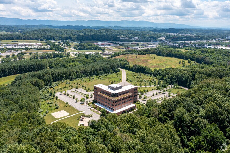 More Photos Of 201 Resting Tree Dr, Bristol Office For Lease