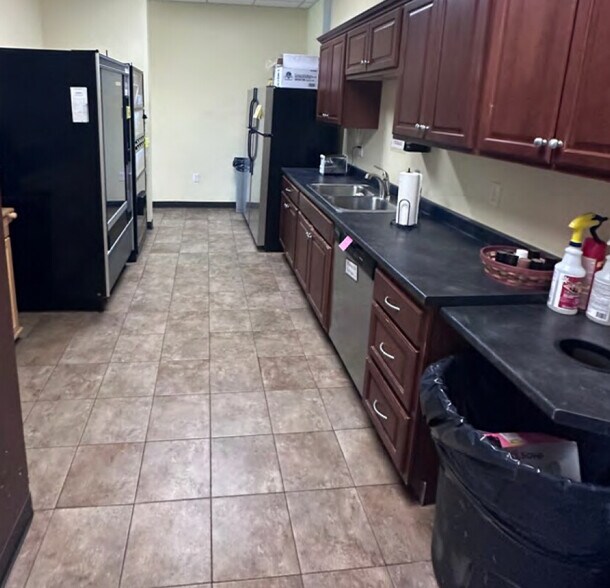 More Photos Of 909 S Perkins St, Appleton Light Manufacturing For Sale