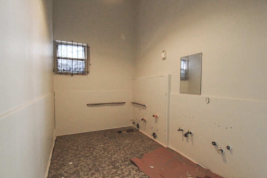 More Photos Of 26081 Bouquet Canyon Rd, Santa Clarita Freestanding For Lease