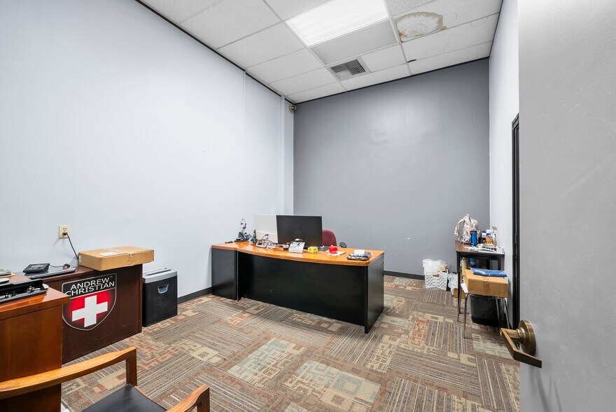 More Photos Of 1631 Gardena Ave, Glendale Industrial For Sale