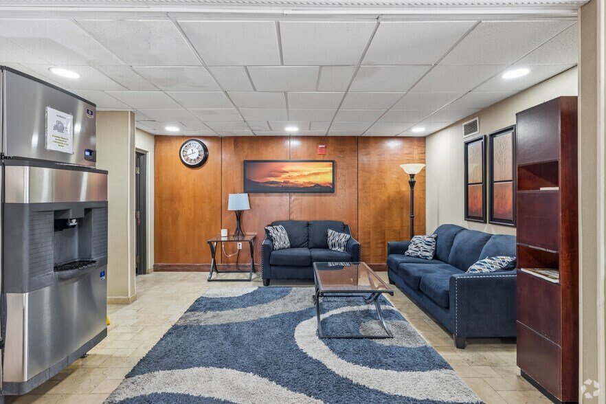 More Photos Of 4703 N Freeway Rd, Pueblo Hotel For Sale