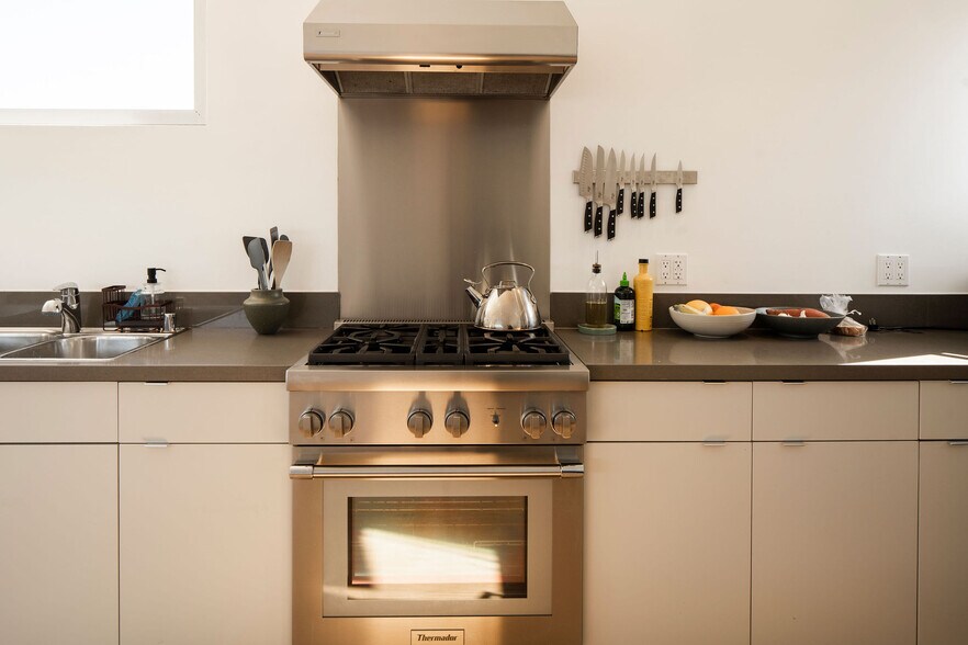 More Photos Of 608 Westminster Ave, Venice Apartments For Sale