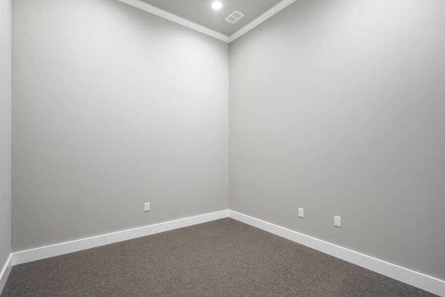 More Photos Of 1400 N Coit Rd, McKinney Medical For Sale