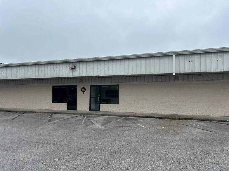 More Photos Of 11609 S Orange Blossom Trl, Orlando Flex For Lease