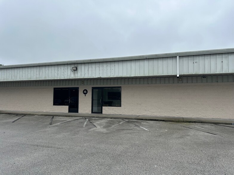 More Photos Of 11609 S Orange Blossom Trl, Orlando Flex For Lease