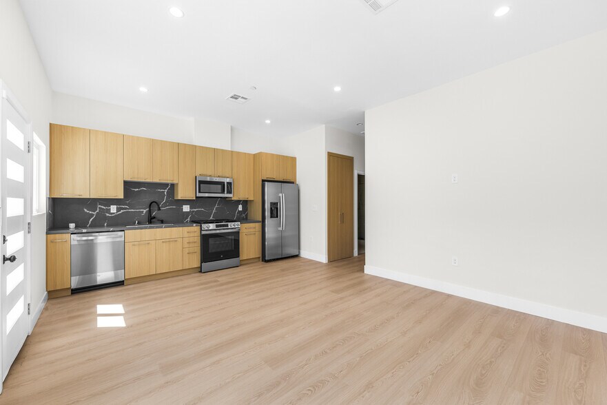 More Photos Of 5131 Don Pio Dr, Woodland Hills Multifamily For Sale