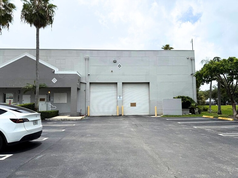 More Photos Of 10850 NW 27th St, Doral Warehouse For Sale