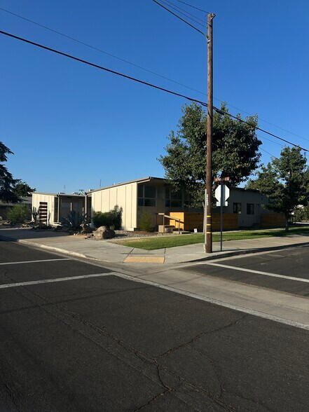 More Photos Of 106 Pollasky Ave, Clovis Office For Lease