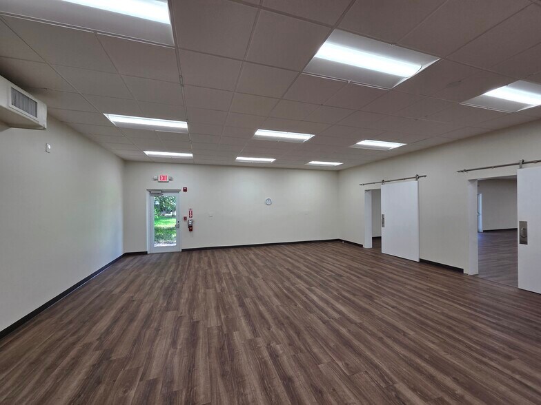 More Photos Of 10300 Riverside Dr, Palm Beach Gardens Schools For Lease