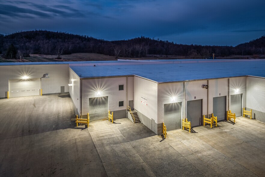 More Photos Of 555 E Water St, Borden Distribution For Lease