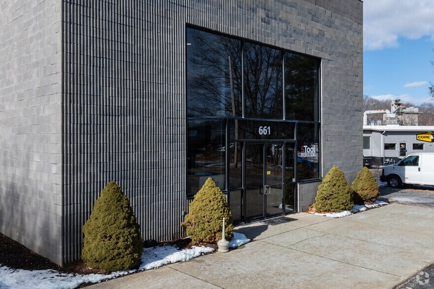 More Photos Of 661 Pleasant St, Norwood Research And Development For Lease