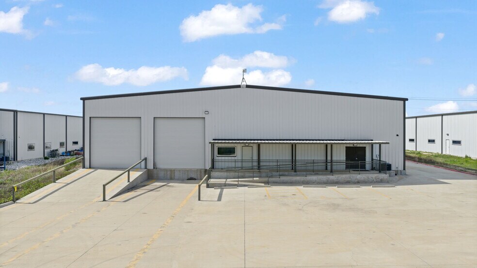 More Photos Of 12955 WRIGHT rd, Buda Warehouse For Lease