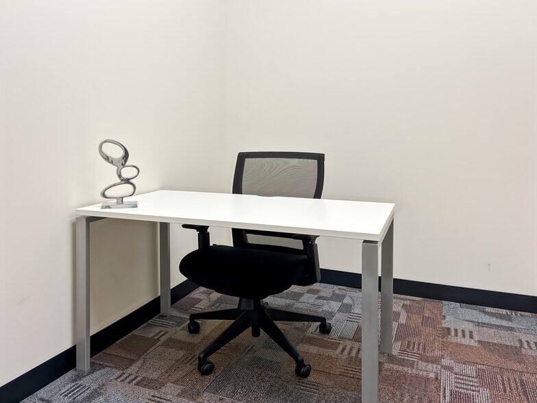 More Photos Of 5400 Prairie Stone Pkwy, Hoffman Estates Coworking Space