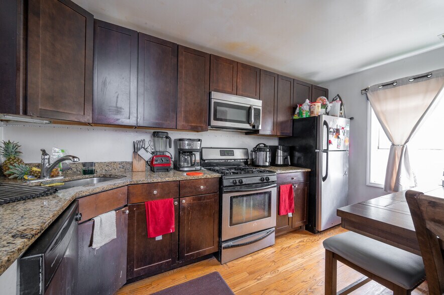 More Photos Of 6435-6443 N Damen Ave, Chicago Apartments For Sale