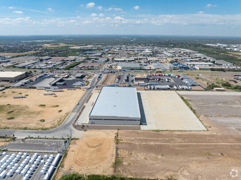 More Photos Of 172 Interamerica Blvd, Laredo Warehouse For Lease