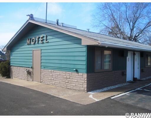 More Photos Of 801 N River St, Spooner Hotel For Sale