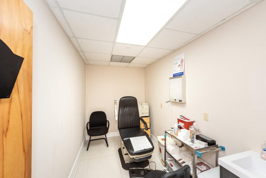 More Photos Of 2645 SW 37th Ave, Miami Medical For Lease