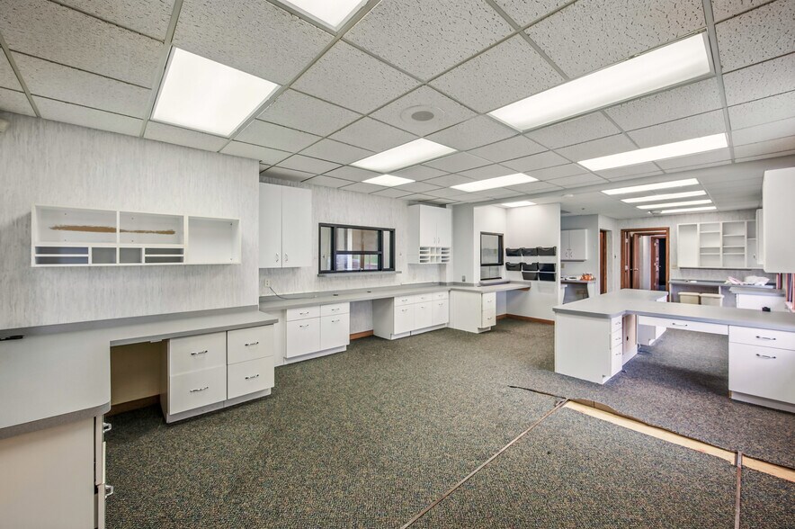 More Photos Of 2000 Green St, Farrell Medical For Lease