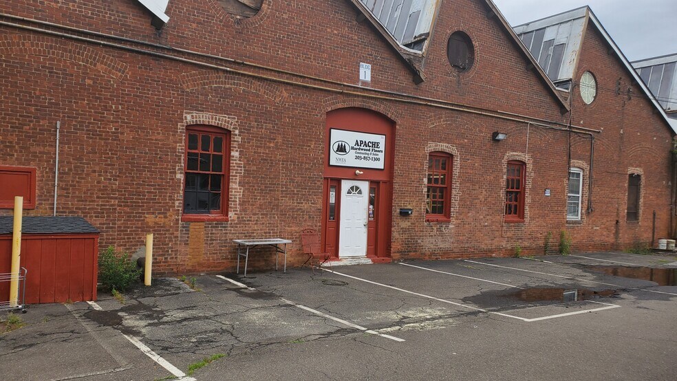 More Photos Of 30 Muller Ave, Norwalk Warehouse For Lease