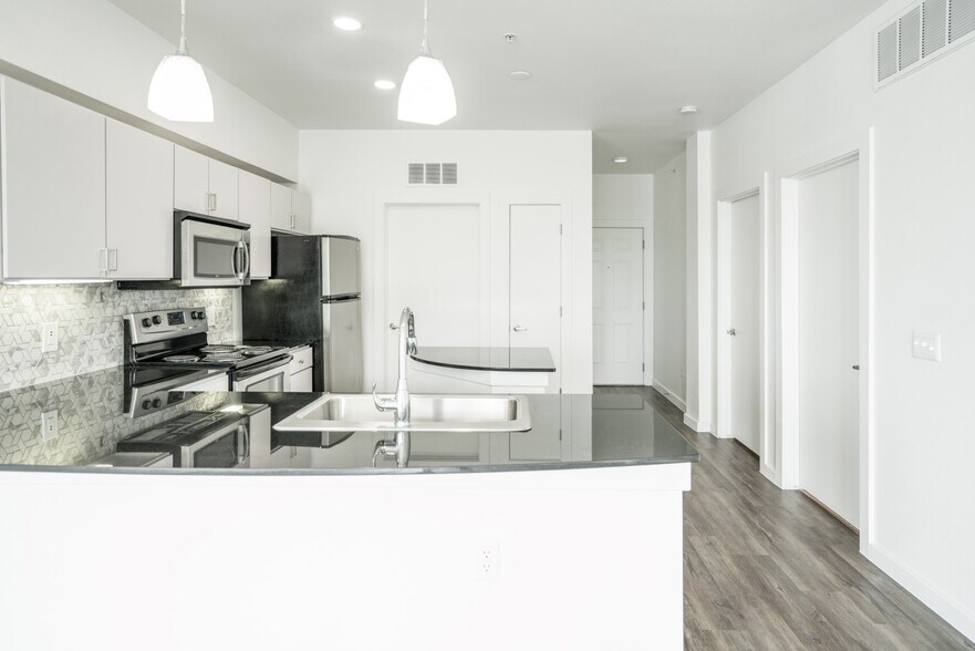 More Photos Of 127 E Riverside Dr, Austin Apartments For Lease