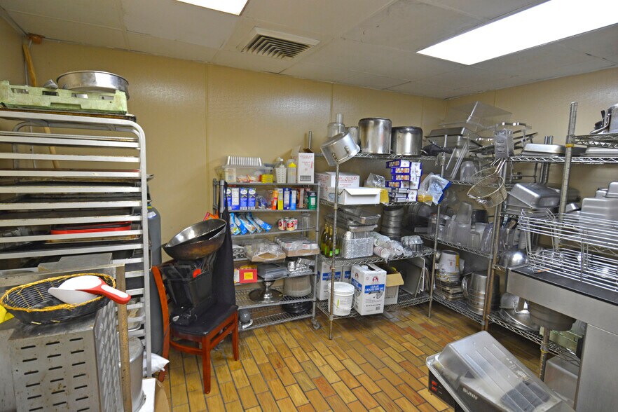 More Photos Of 101 N Us-17, Palatka Drugstore For Sale