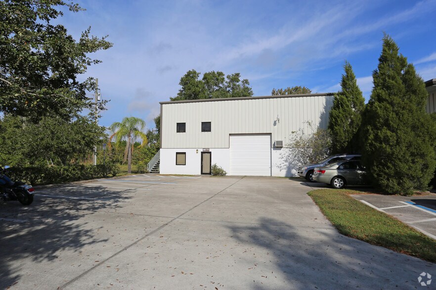 More Photos Of 855 Dunbar Ave, Oldsmar Warehouse For Lease