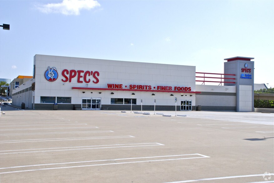 More Photos Of 9500 N Central Expressway, Dallas Freestanding For Lease