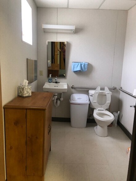 More Photos Of 1036-1062 Corporate Ln, Export Storefront Retail Office For Lease