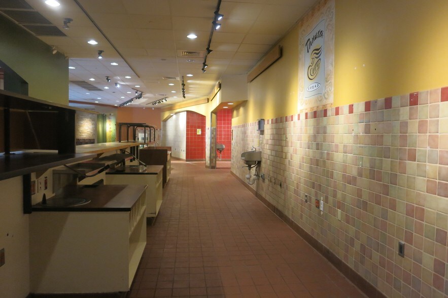 More Photos Of 1901 Hamilton Blvd, Sioux City General Retail For Sale