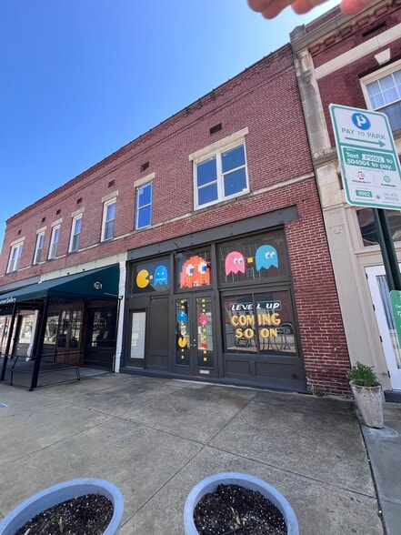 Primary Photo Of 414 S Main St, Memphis Storefront Retail Office For Sale