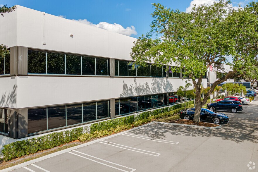 More Photos Of 14261 Commerce Way, Miami Lakes Office For Lease